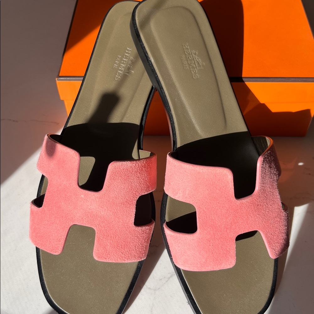 Hermes Oran Sandals Pink - Like New - Sz 39.5